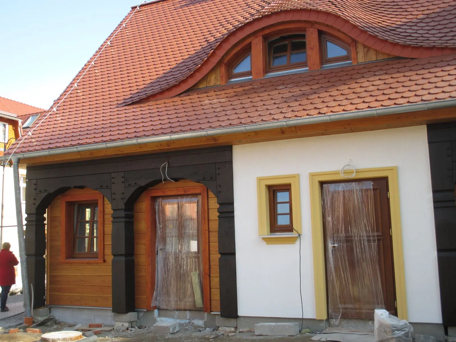 Nowy dom przysłupowy podczas budowy (2015 r.) w Świeradowie-Zdroju przy ulicy Zdrojowej wg proj. Adama Cebuli (fot. autor: Adam Cebula)