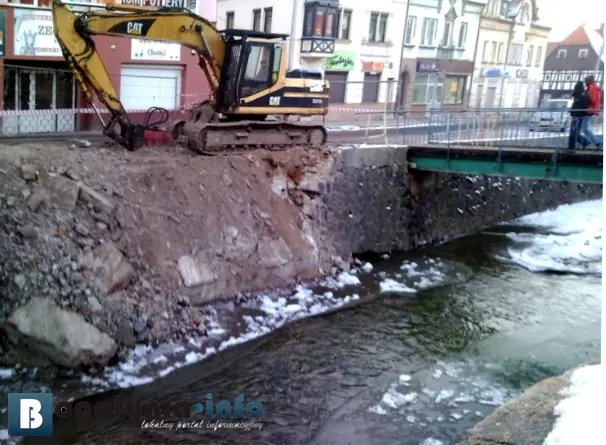Zburzono most zniszczony przez powódź. Miał 125 lat, fot. bogatynia.info.pl