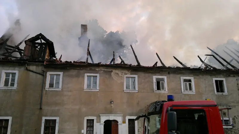 Płonący budynek przy ul. 1 Maja, fot. dzięki uprzejmości OSP Sieniawka