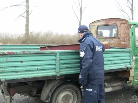 Funkcjonariusze zastali przy samochodzie 29 – letniego kierowcę oraz jego 31 – kompana, fot. KPP w Zgorzelcu