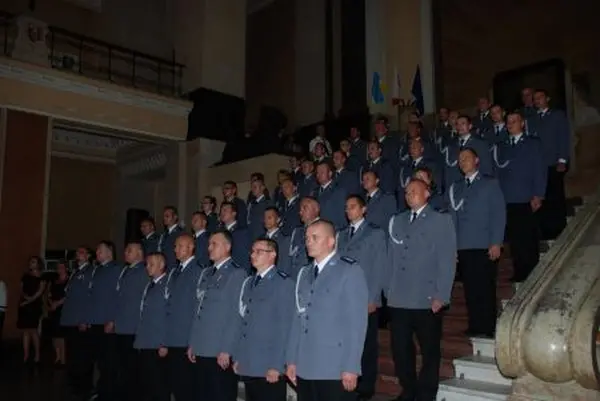 W poszczególnych korpusach awans otrzymało 76 funkcjonariuszy, 33 policjantów zostało nagrodzonych, fot. KPP w Zgorzelcu