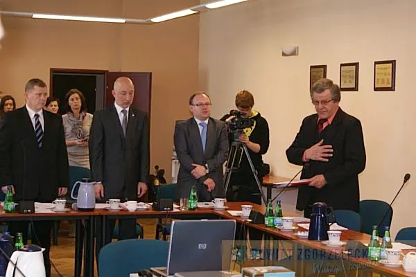 Zbigniew Ciupa ślubuje (pierwszy z prawej), fot. SP w Zgorzelcu
