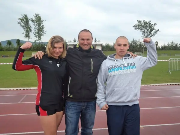 Młodzi lekkoatleci z Szerszenia z medalami, fot. Piotr Wyroba